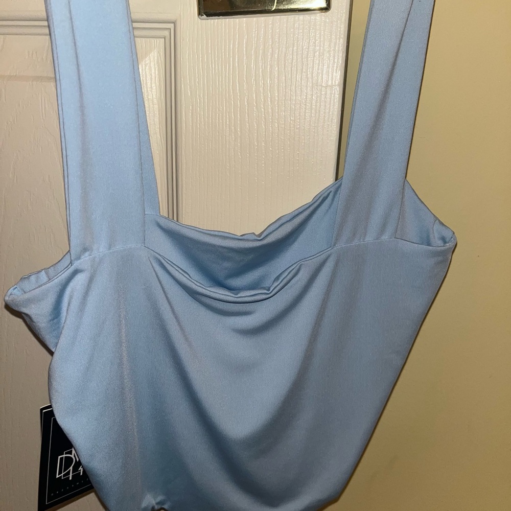 *BRAND NEW* Dressmezee Women’s Crop of the List Top in Baby Blue - size Medium - Picture 4 of 5
